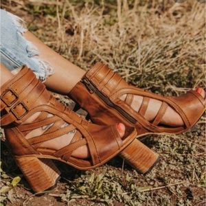 Freebird by Steven - Tiara Bootie Women’s size 10